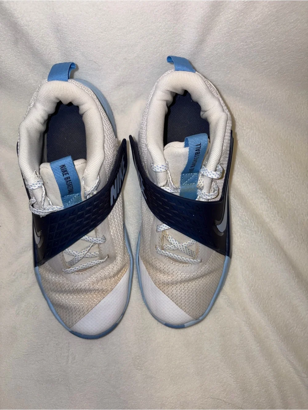 Nike Kids Sneakers in White and Light Blue with Navy Swoosh boy size 5.5